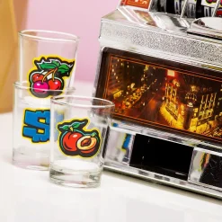 Gokautomaat drankspel met shotglaasjes