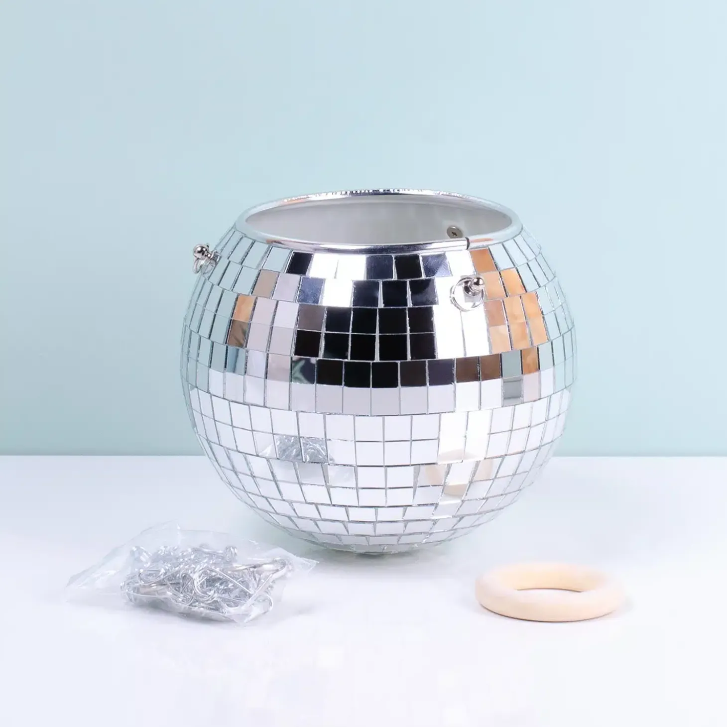 Hangende discobal bloempot