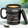 Into Focus cameralens beker