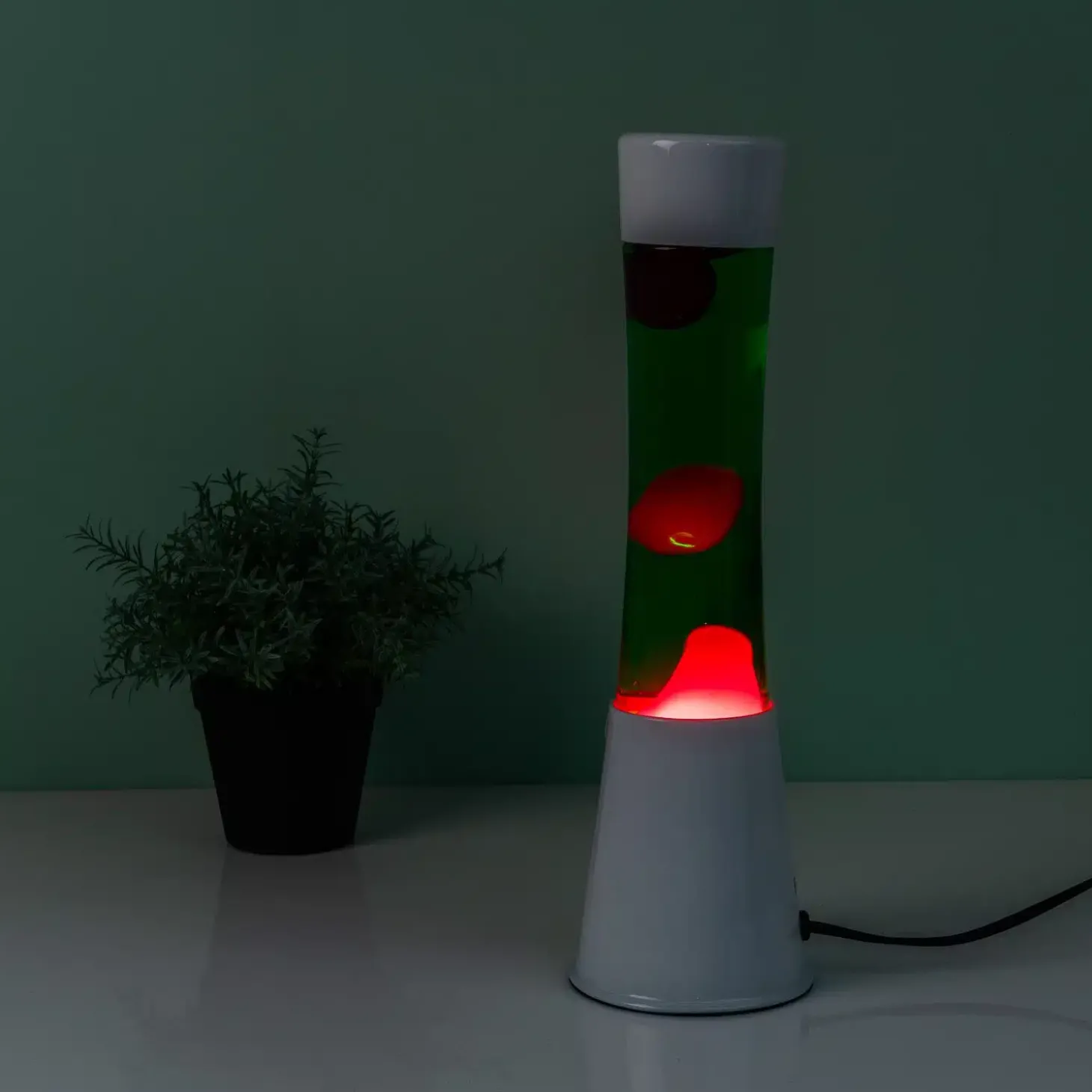 Lavalamp wit met groene vloeistof en roze lava