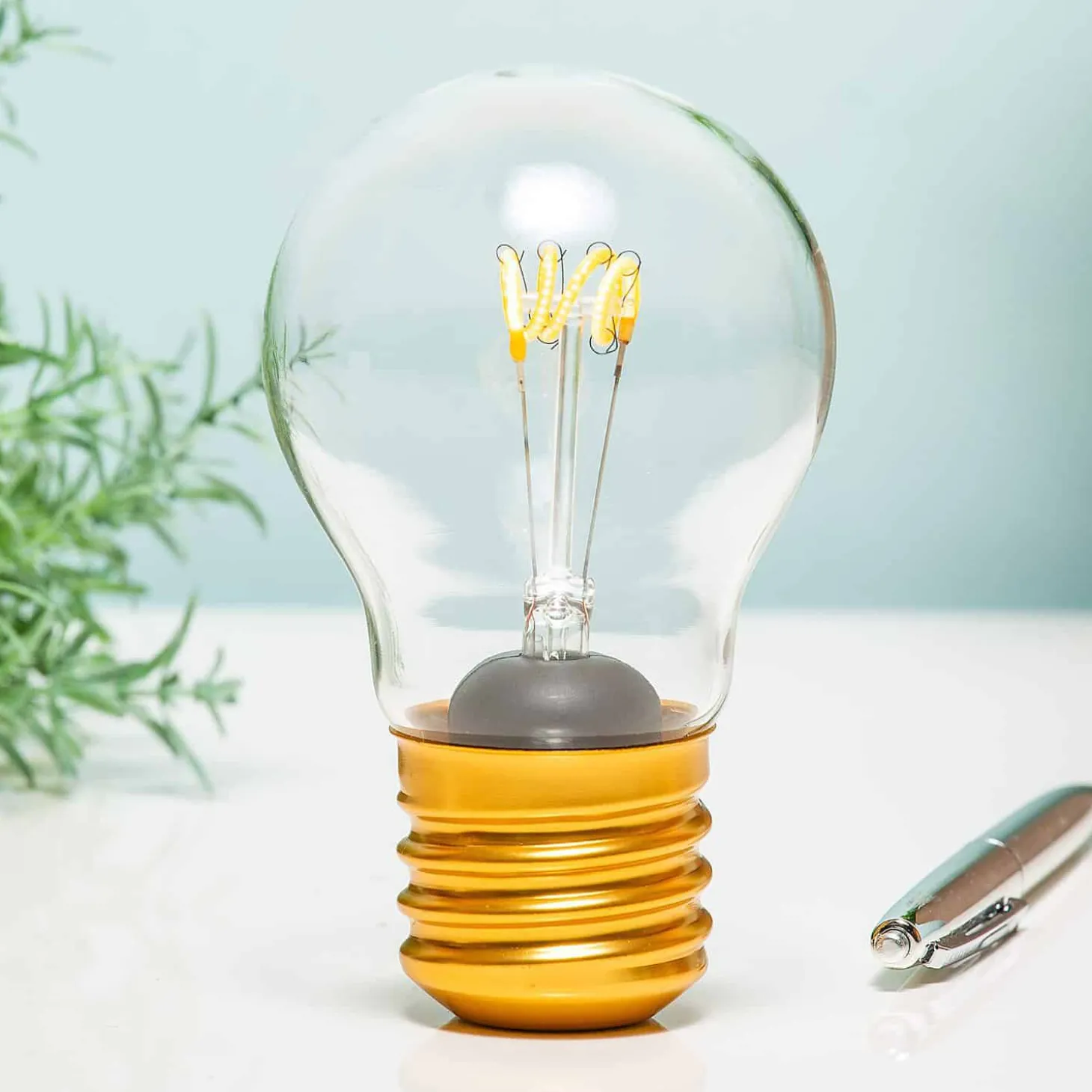 Oplaadbare LED filament lamp