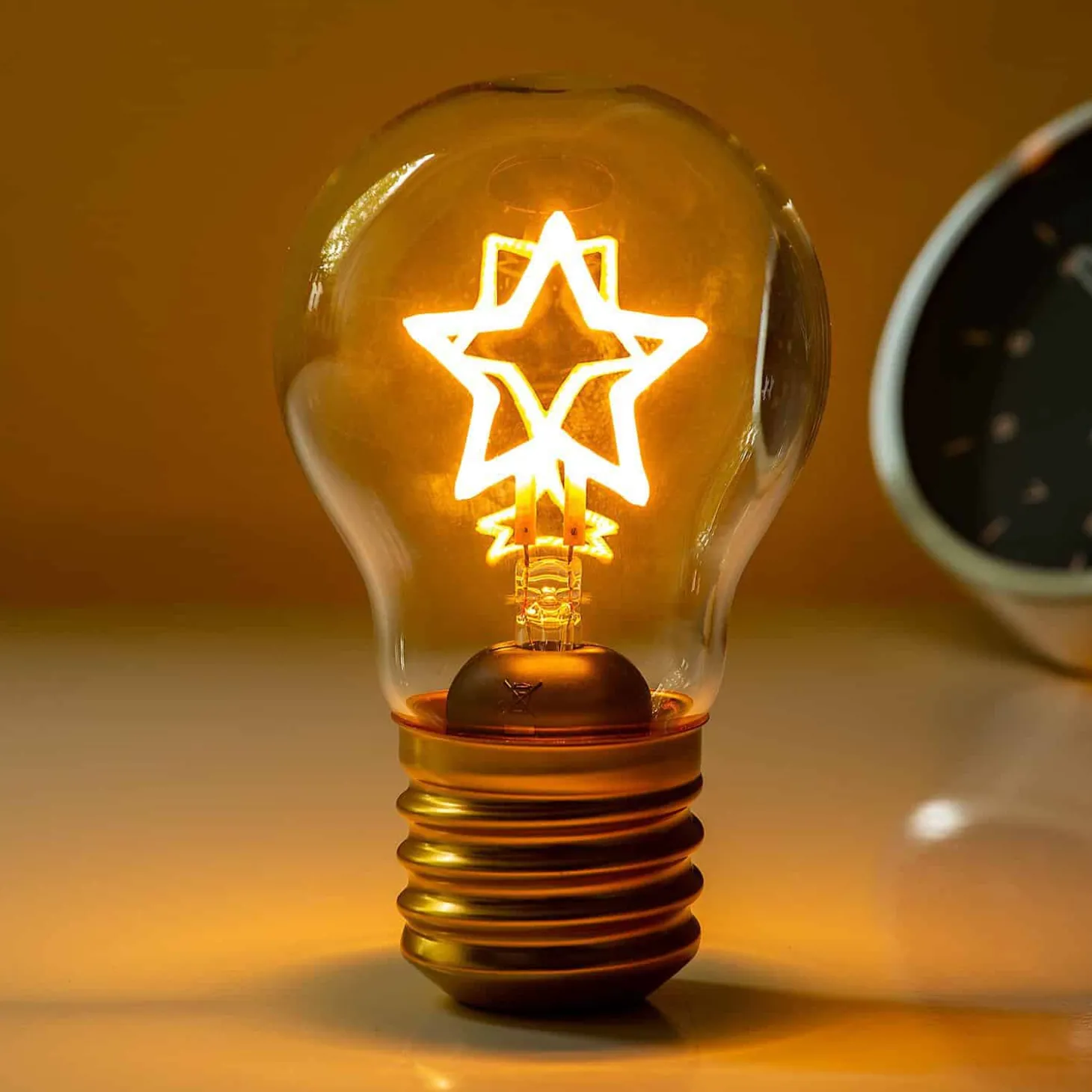 Oplaadbare LED filament lamp