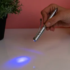 Pen met onzichtbare inkt en verlichting