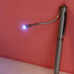 Pen met onzichtbare inkt en verlichting