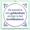 Tegeltje De wereld is een gekkenhuis